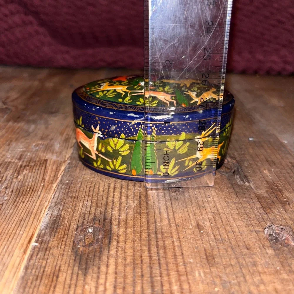 Unbranded vintage trinket
